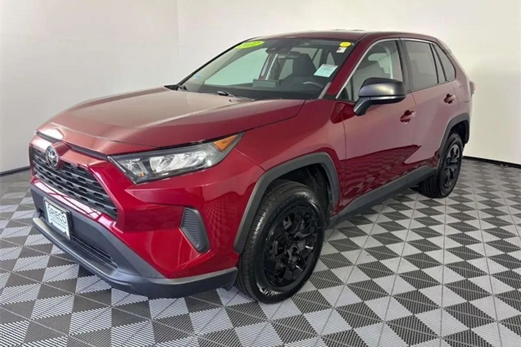 2022 Toyota RAV4 LE photo 1