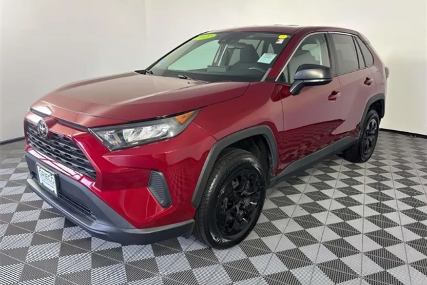 2022 Toyota RAV4 LE photo 1