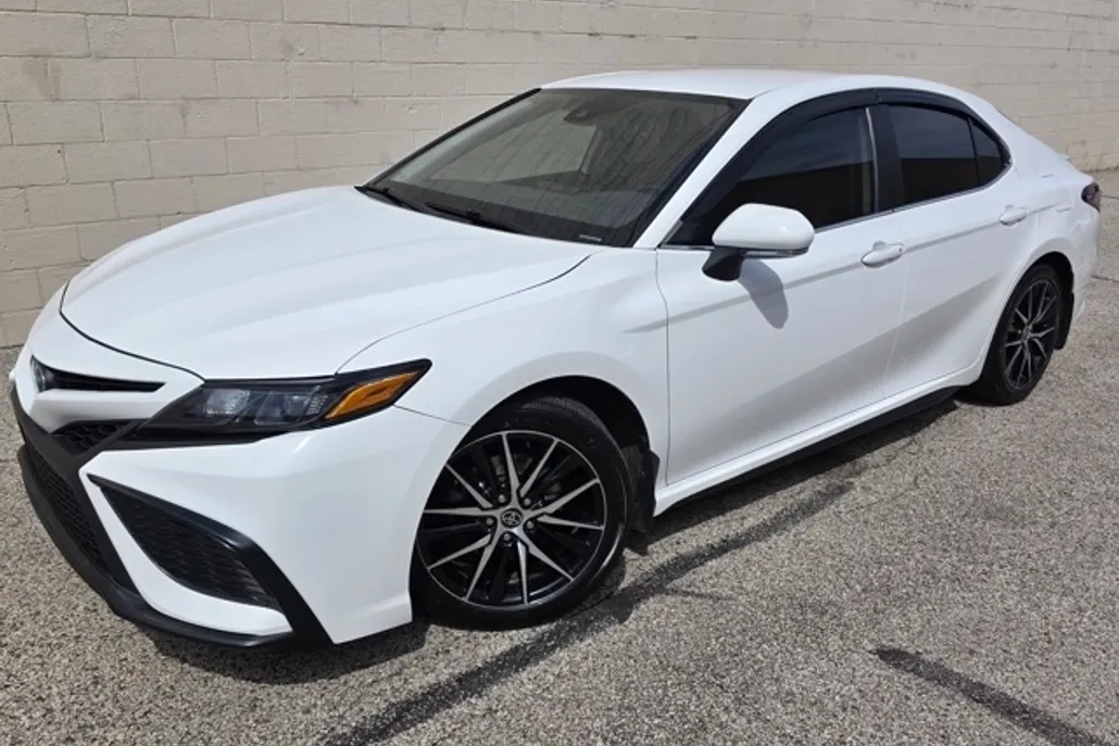 2023 Toyota Camry Hybrid SE photo 1