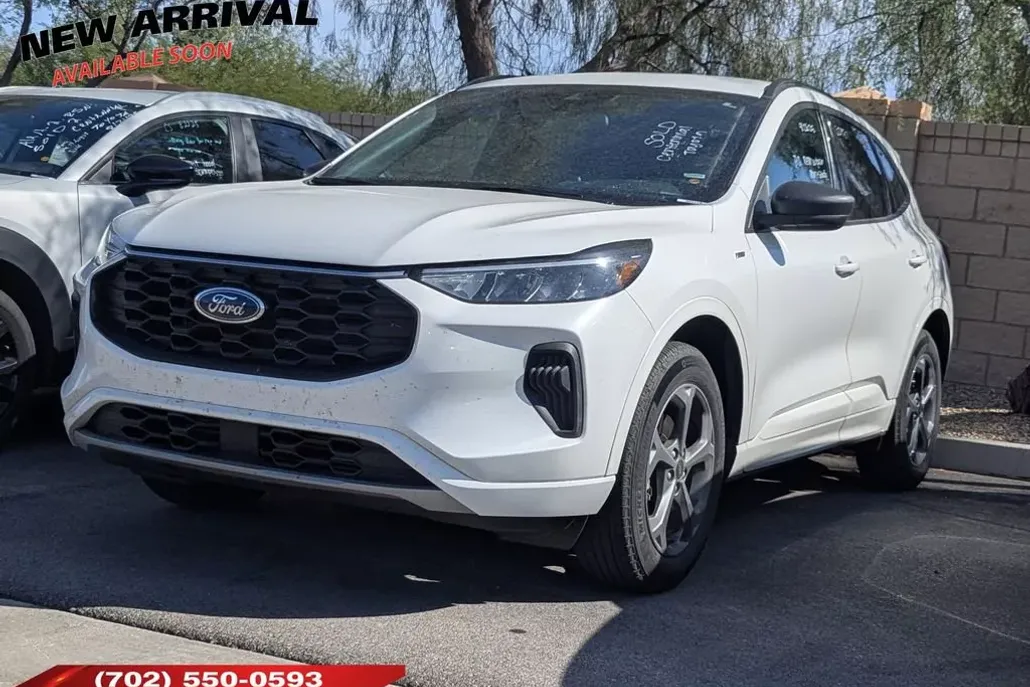 2024 Ford Escape ST-Line photo 1