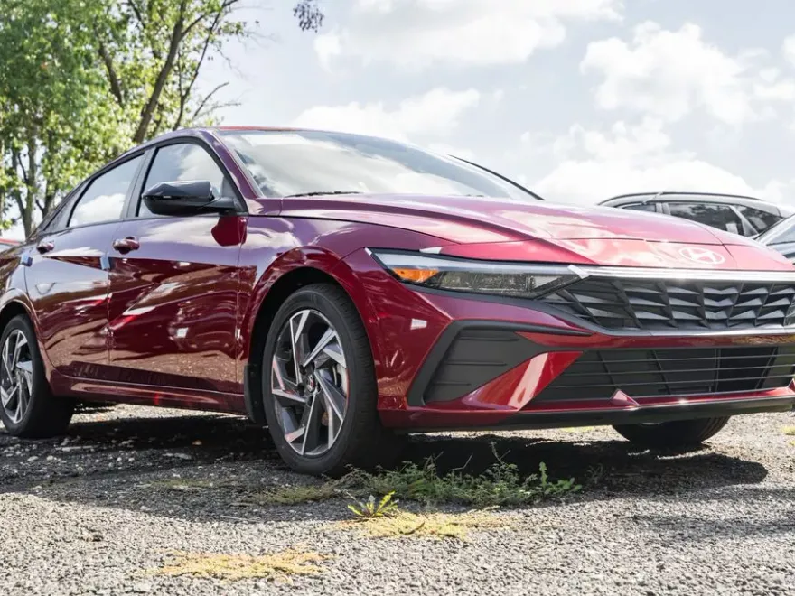 2025 Hyundai Elantra SEL Sport photo 1