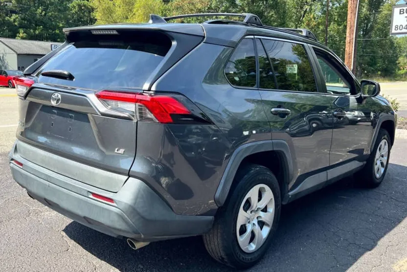 2020 Toyota RAV4 LE photo 1