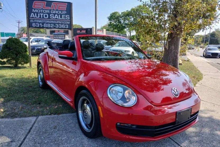 2013 Volkswagen Beetle 2.5L Convertible photo 1
