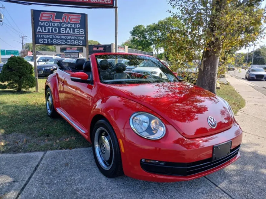 2013 Volkswagen Beetle 2.5L Convertible photo 1