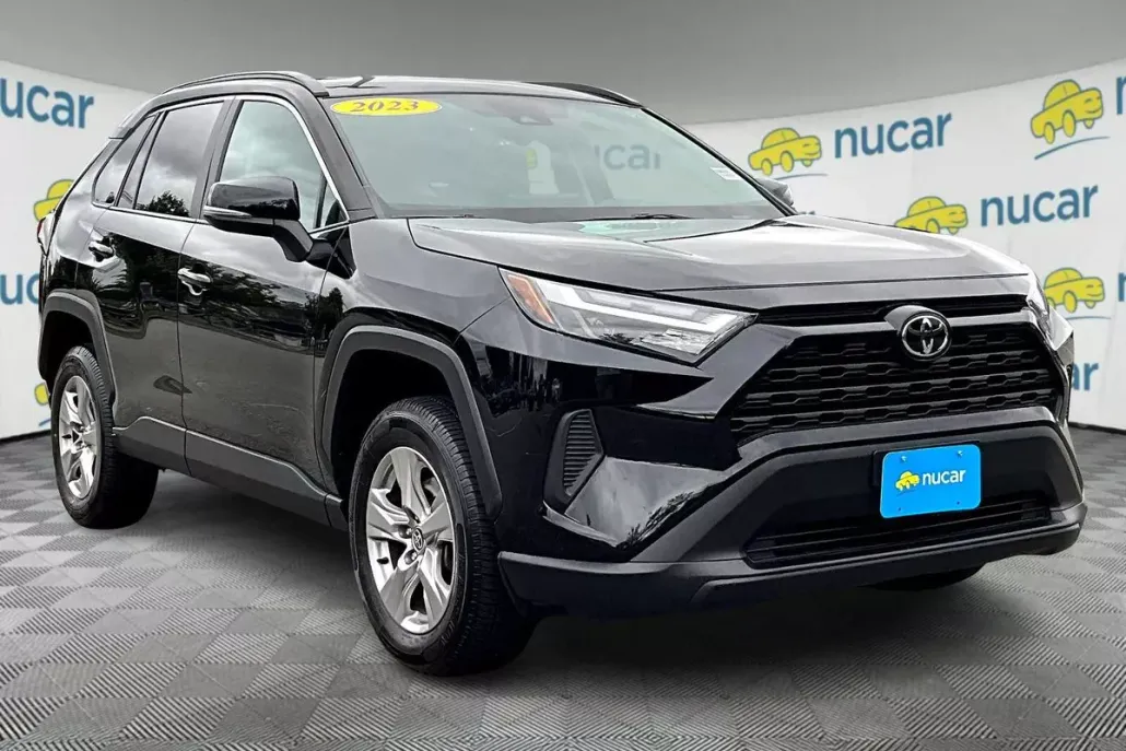 2023 Toyota RAV4 XLE photo 1