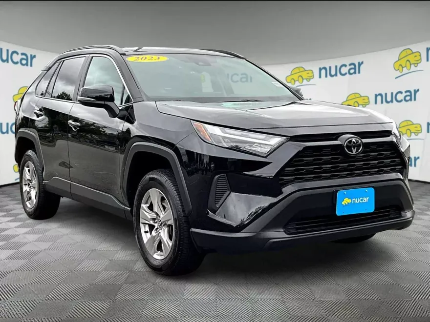 2023 Toyota RAV4 XLE photo 1