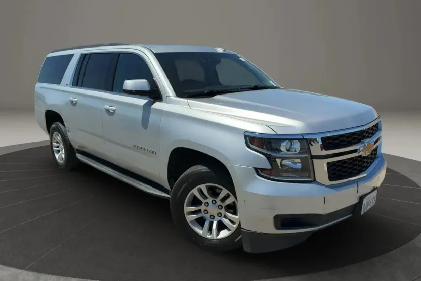 2019 Chevrolet Suburban LT photo 1