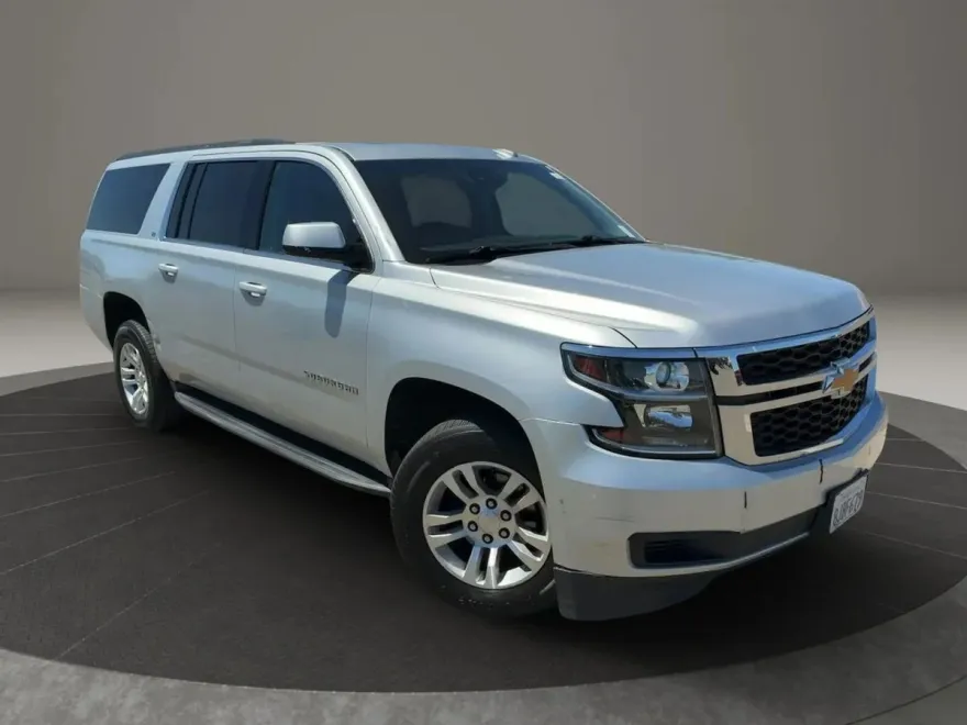 2019 Chevrolet Suburban LT photo 1