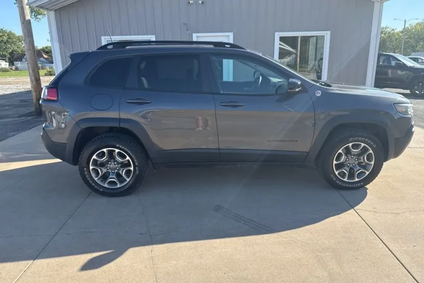 2022 Jeep Cherokee Trailhawk photo 1