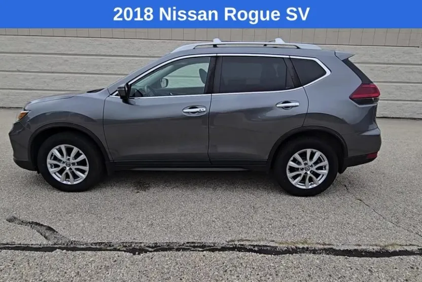 2018 Nissan Rogue SV photo 1