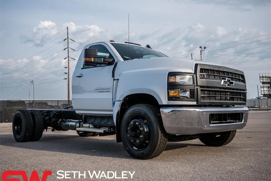 2024 Chevrolet Silverado 4500HD photo 1