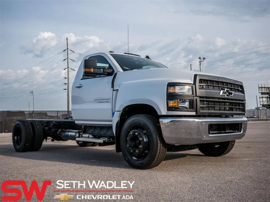 2024 Chevrolet Silverado 4500HD photo 1