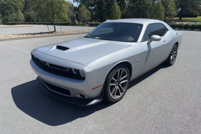 2023 Dodge Challenger R/T photo 1