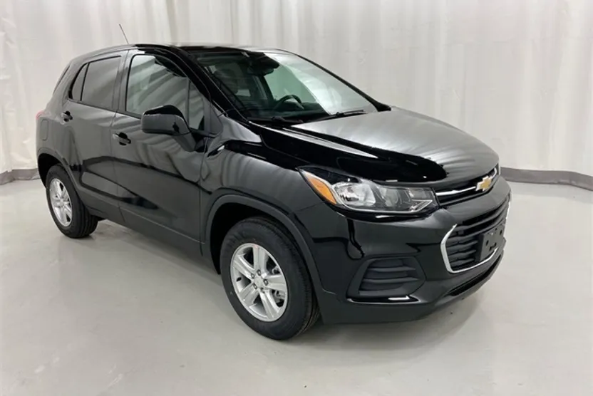 2022 Chevrolet Trax LS photo 1