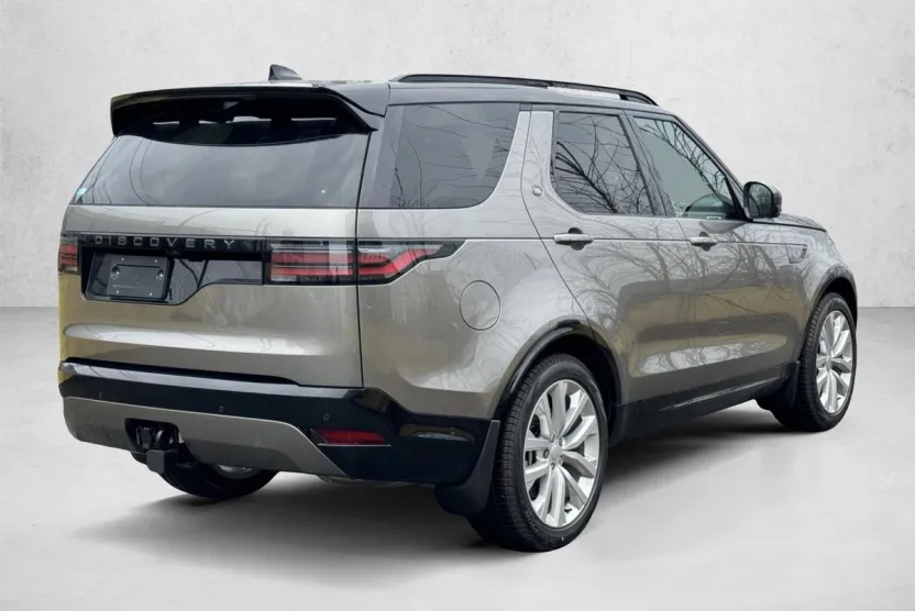 2024 Land Rover Discovery SE photo 1