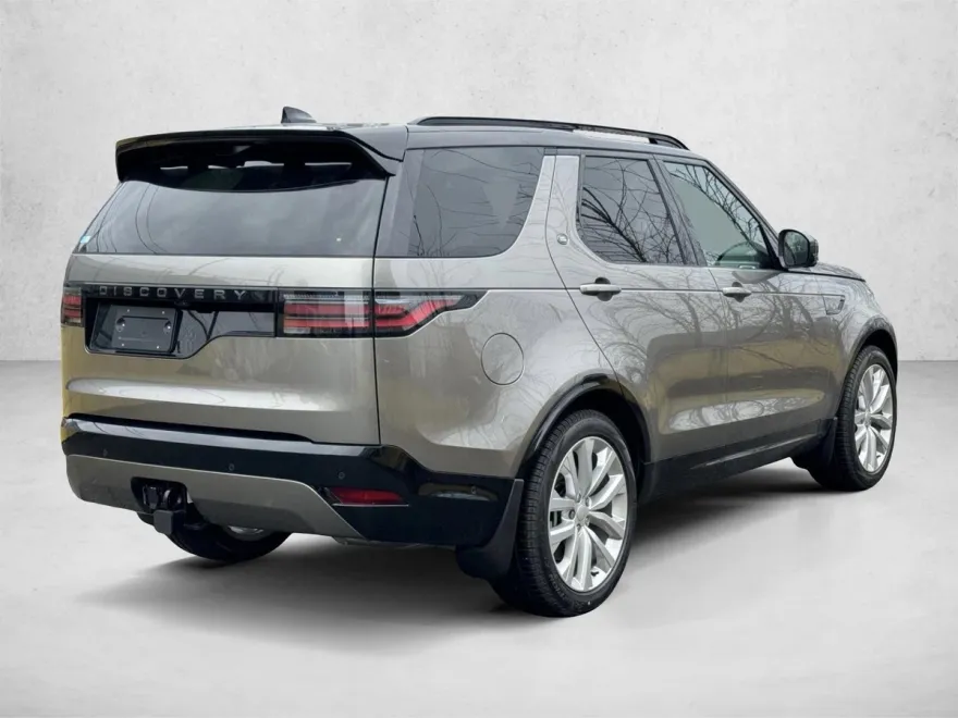 2024 Land Rover Discovery SE photo 1