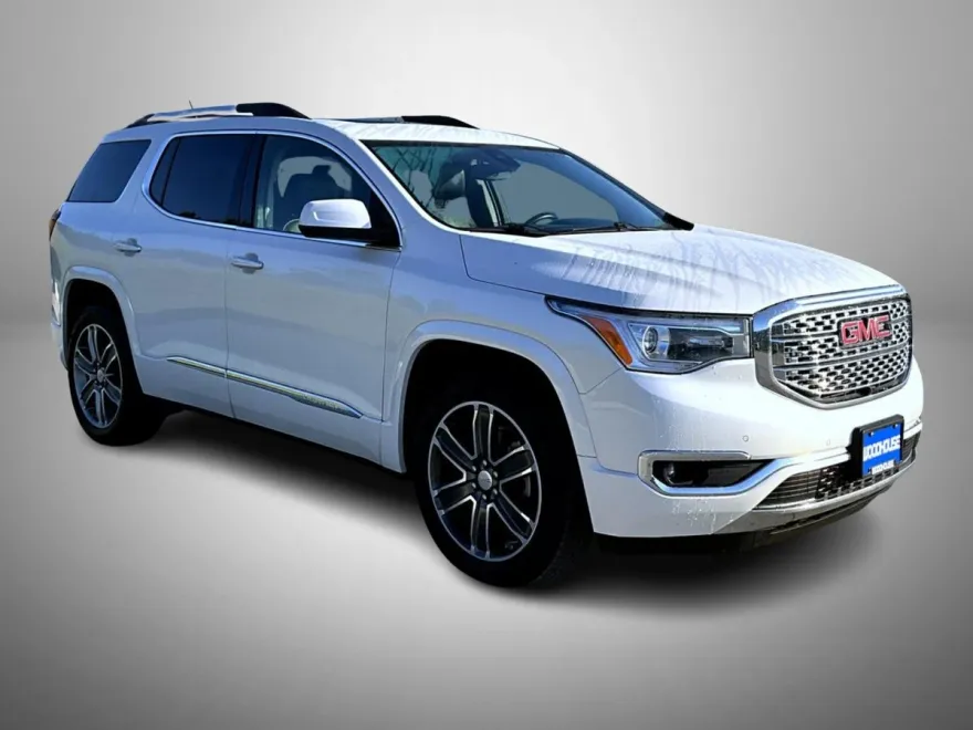 2017 Gmc Acadia Denali photo 1