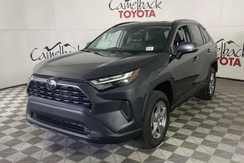 2025 Toyota RAV4 XLE photo 1