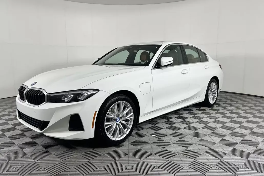2024 Bmw 330e photo 1