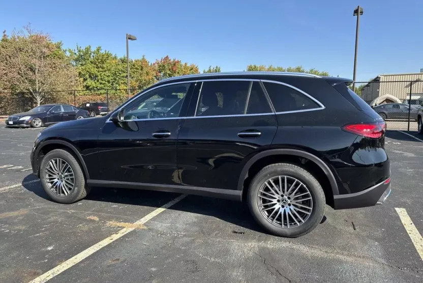 2026 Mercedes Benz GLC 300 4MATIC photo 1