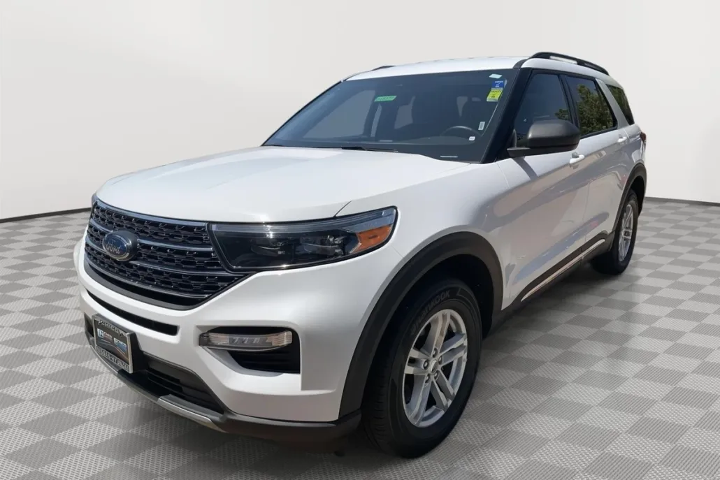 2023 Ford Explorer XLT photo 1