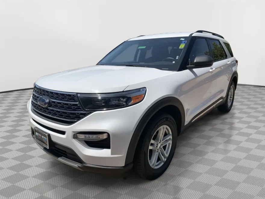 2023 Ford Explorer XLT photo 1