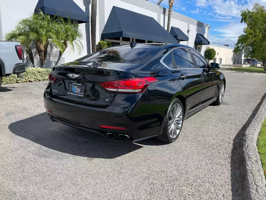 2015 Hyundai Genesis 5.0 photo 1