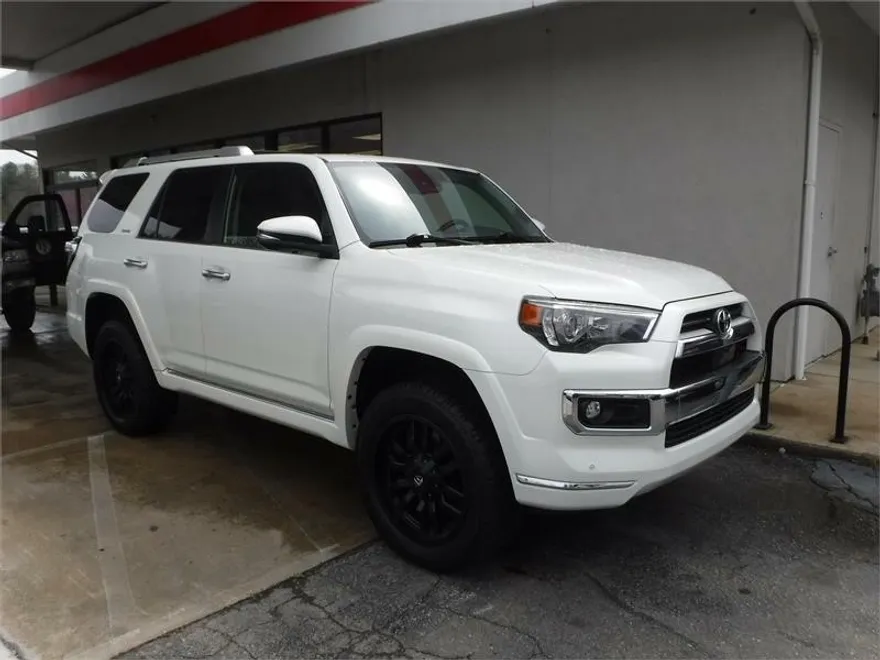 2020 Toyota 4Runner SR5 photo 1