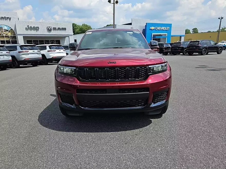 2025 Jeep Grand Cherokee Altitude photo 1