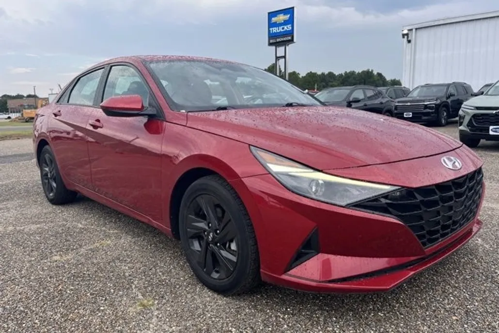 2021 Hyundai Elantra SEL photo 1