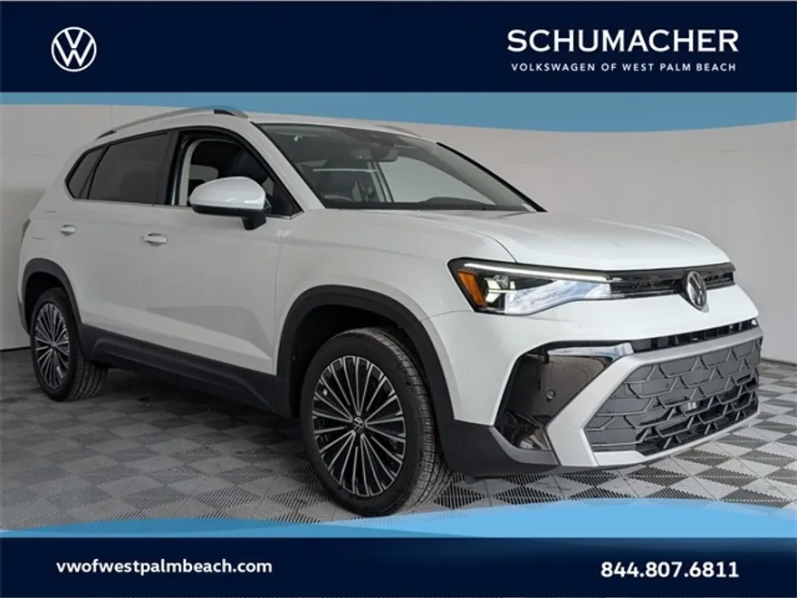 2025 Volkswagen Taos SE photo 1
