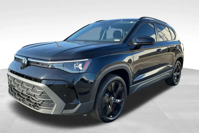 2025 Volkswagen Taos SE photo 1