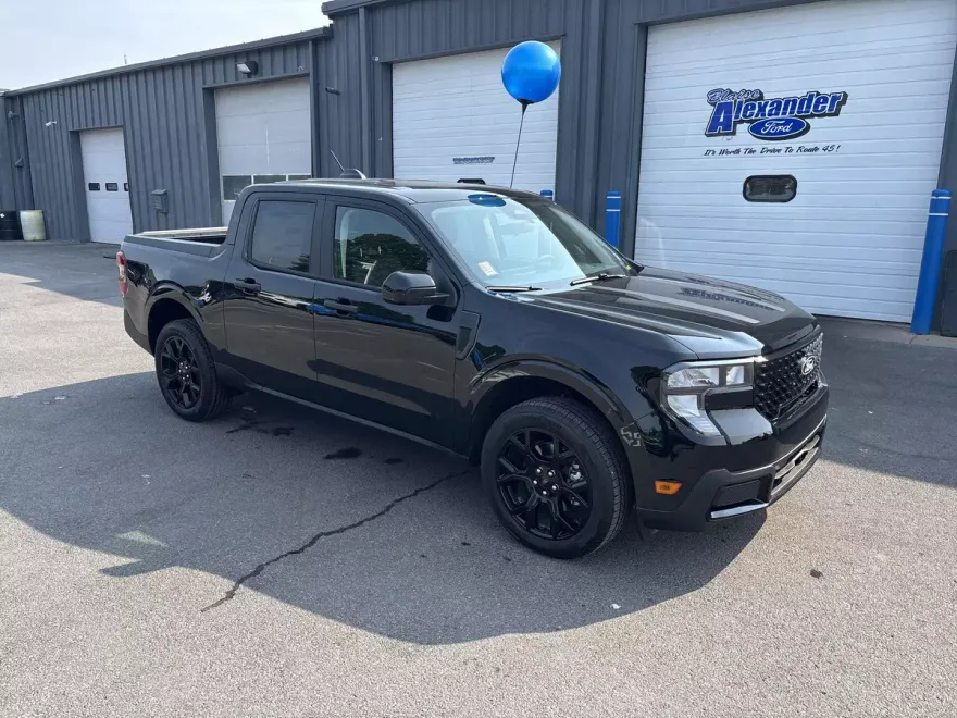 2025 Ford Maverick XLT photo 1
