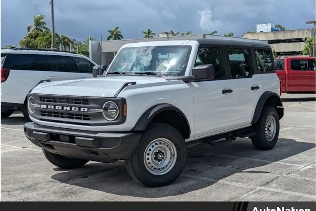 2025 Ford Bronco Base photo 1