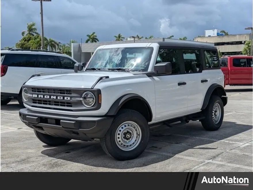 2025 Ford Bronco Base photo 1
