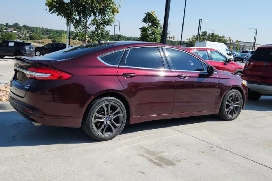 2018 Ford Fusion SE photo 1