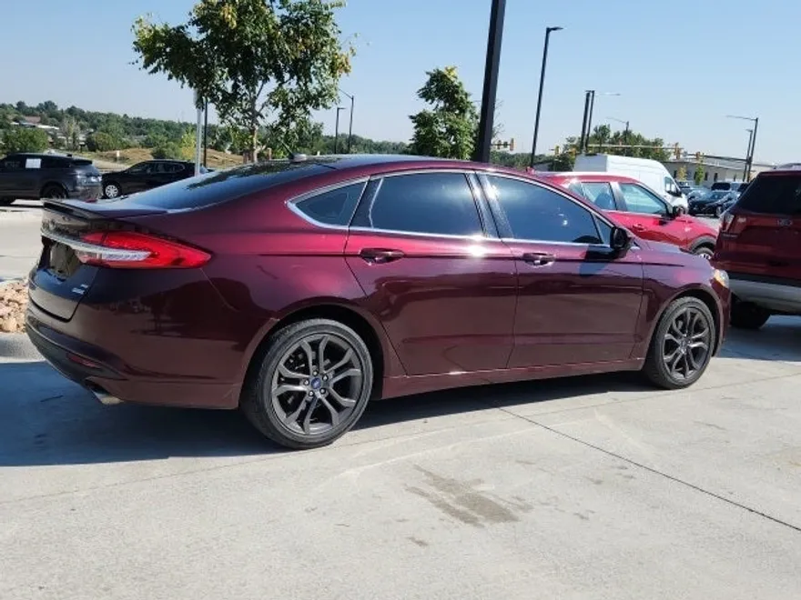 2018 Ford Fusion SE photo 1