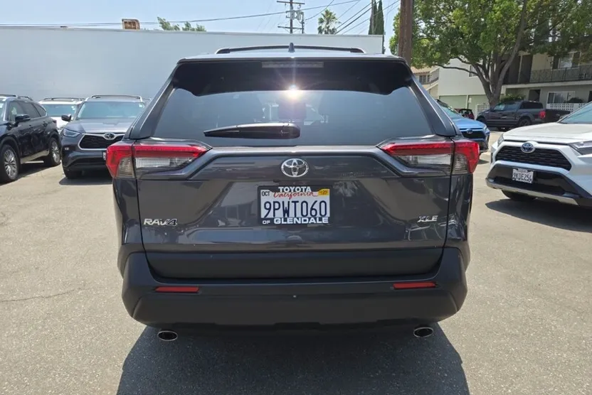 2024 Toyota RAV4 XLE photo 1