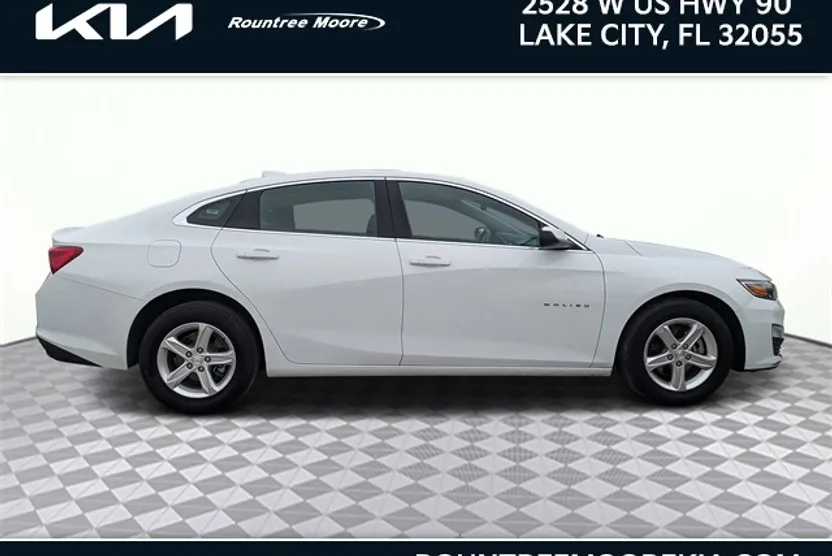 2024 Chevrolet Malibu 1LT photo 1