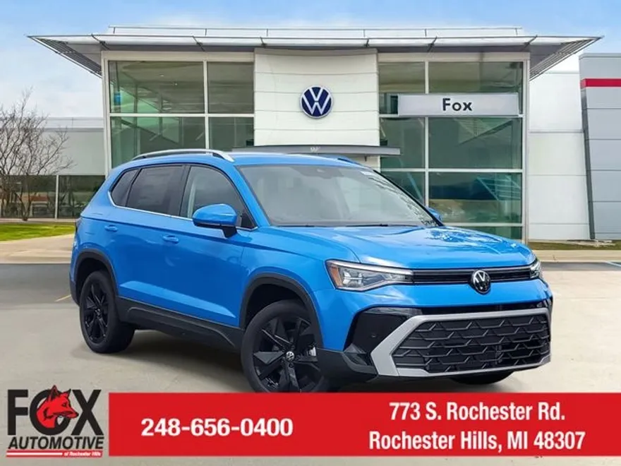 2025 Volkswagen Taos SE photo 1