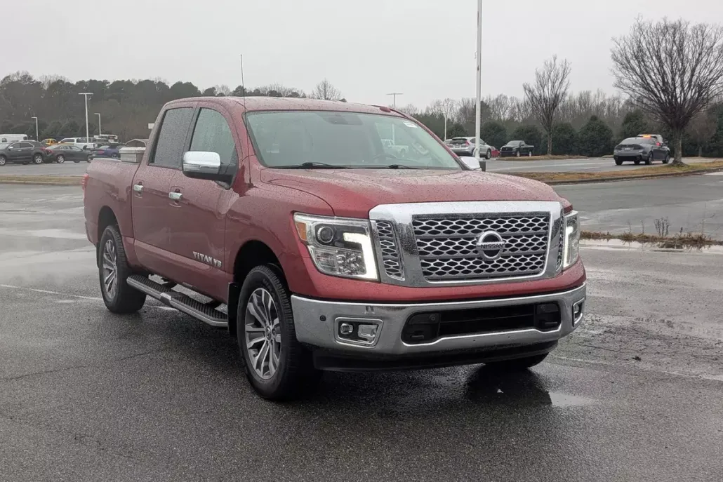 2019 Nissan Titan SL photo 1