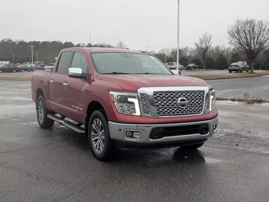 2019 Nissan Titan SL photo 1