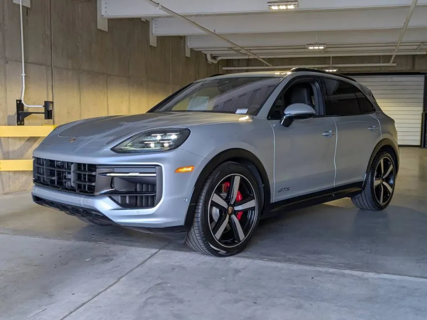 2026 Porsche Cayenne GTS photo 1