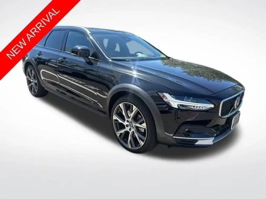 2023 Volvo V90 Cross Country B6 photo 1