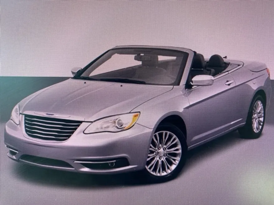 2013 Chrysler 200 S photo 1