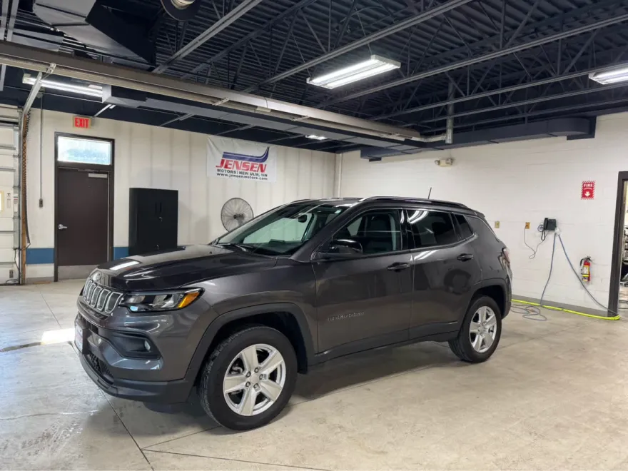 2022 Jeep Compass Latitude photo 1
