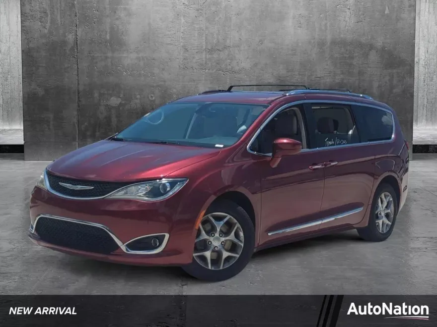 2017 Chrysler Pacifica Touring Plus photo 1