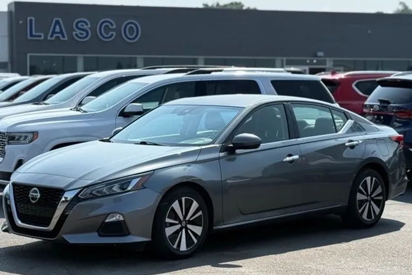2022 Nissan Altima 2.5 SV photo 1