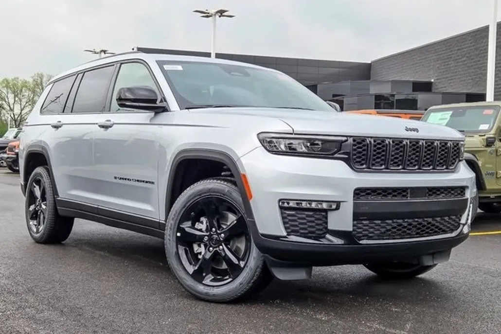 2025 Jeep Grand Cherokee L photo 1