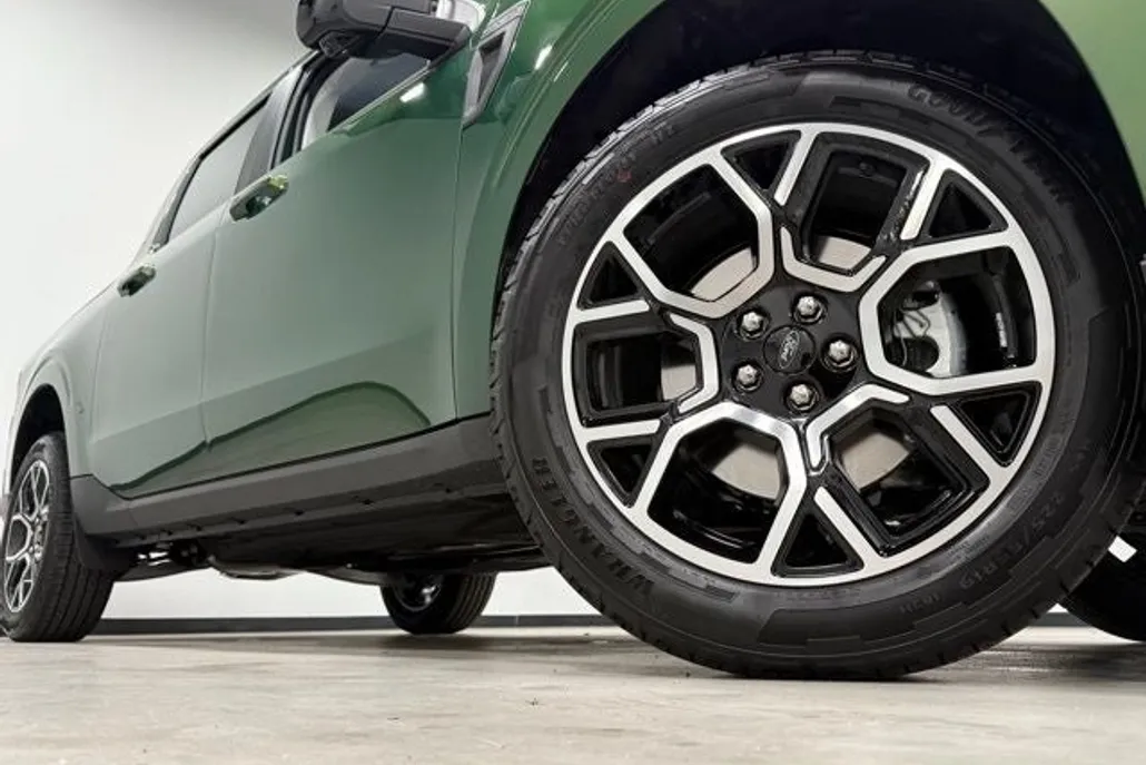 2025 Ford Maverick Lariat photo 1